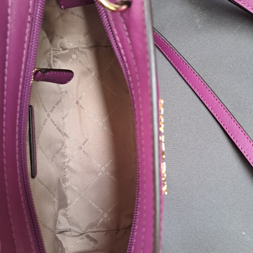 š NEW Michael Kors Fushia Pink 2 Tone Shoulder or Crossbody, Excellent Cond. - Picture 13 of 14